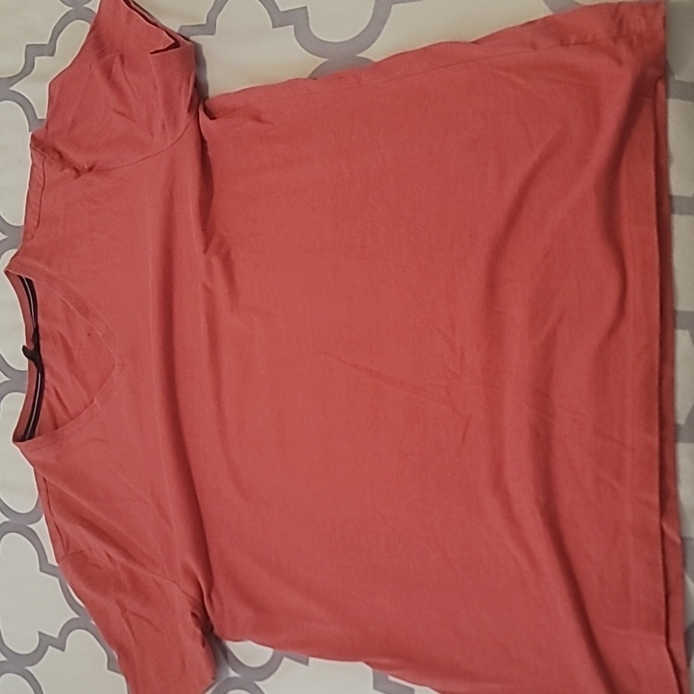 RW& CO. Fitted Red V-Neck T-Shirt Men's Size Medium
